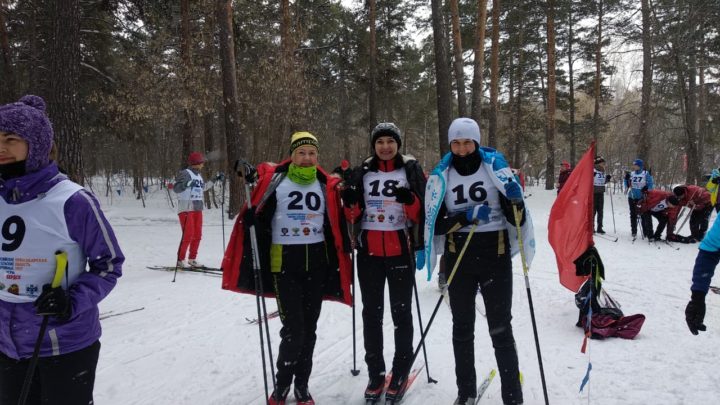Преподавательский состав НГТУ, занял 1 место в лыжных гонках